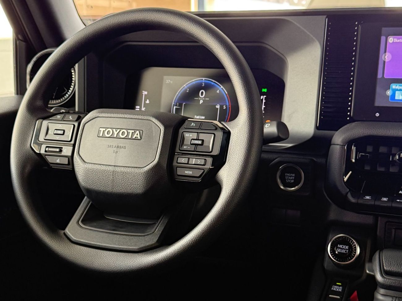 تويوتا برادو 2.8 DIESEL 4X4 AT VX -STD SUNROOF  **EXPORT ONLY**التصدير فقط خارج الخليج**