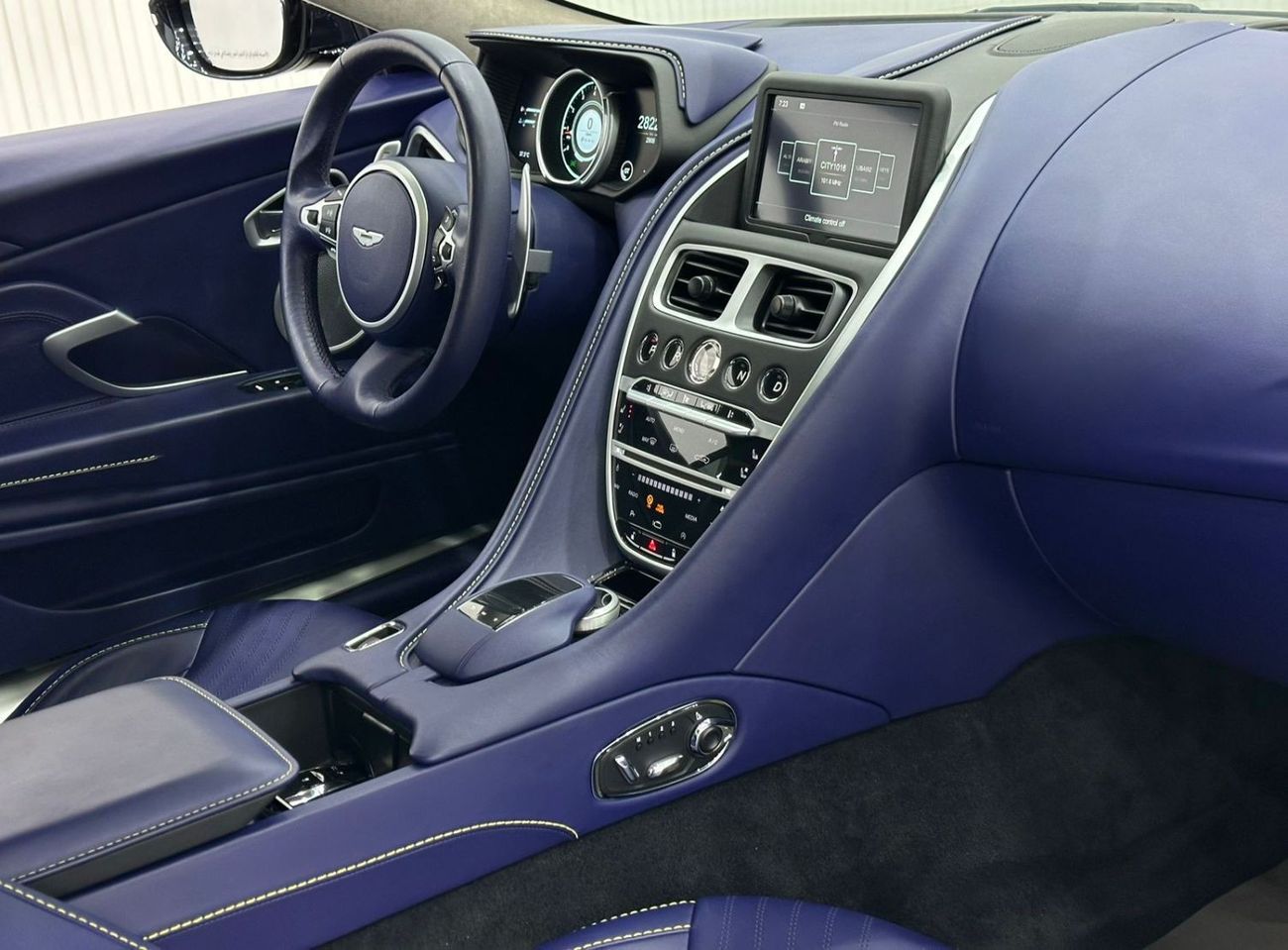 Aston Martin DB11 Std 2021 Aston Martin DB11, May 2026 Agency Warranty + May 2027 Service Contract, Full Agency Servic