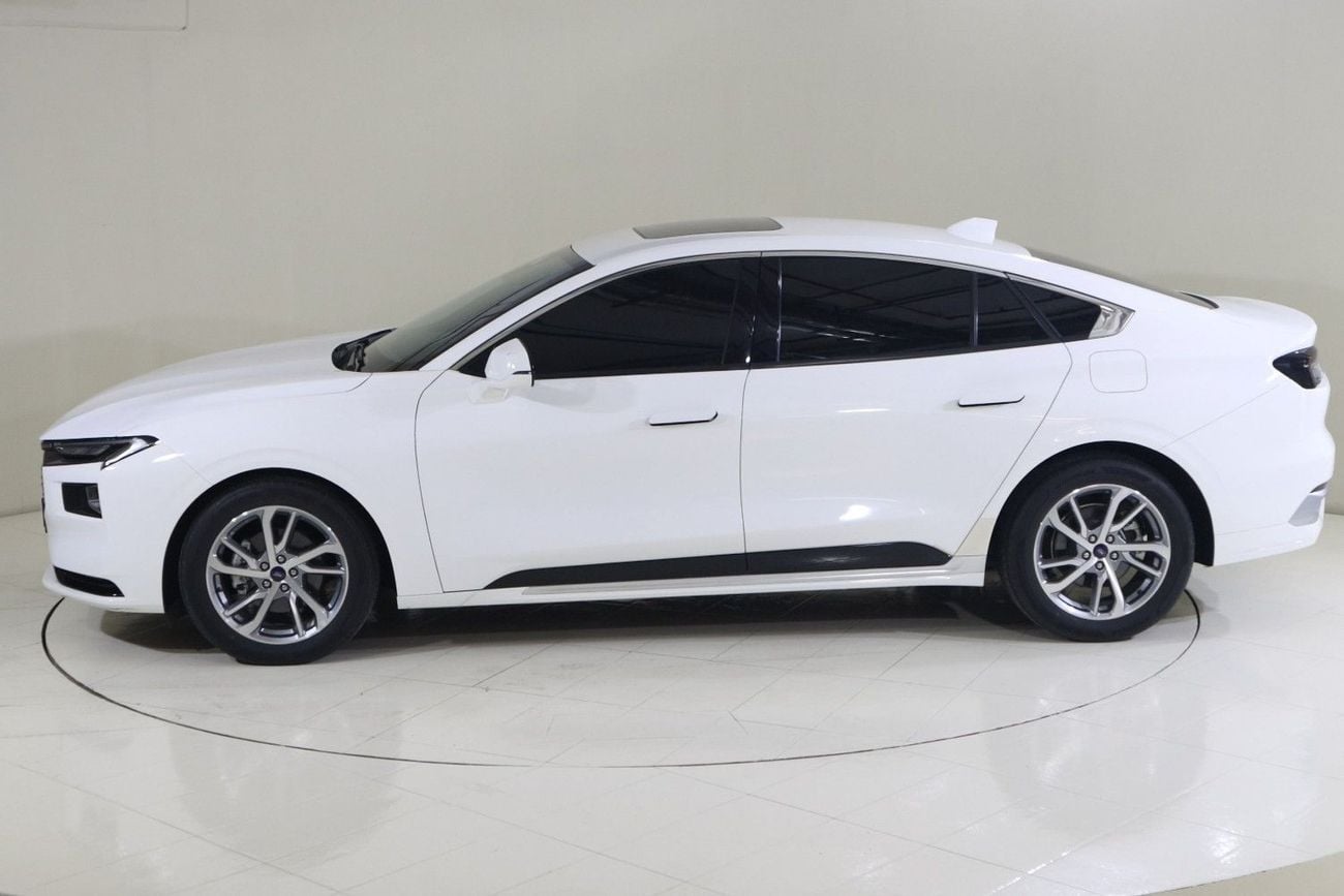 Ford Taurus TREND / AL TAYER MOTORS AL QOUZ SHOWROOM