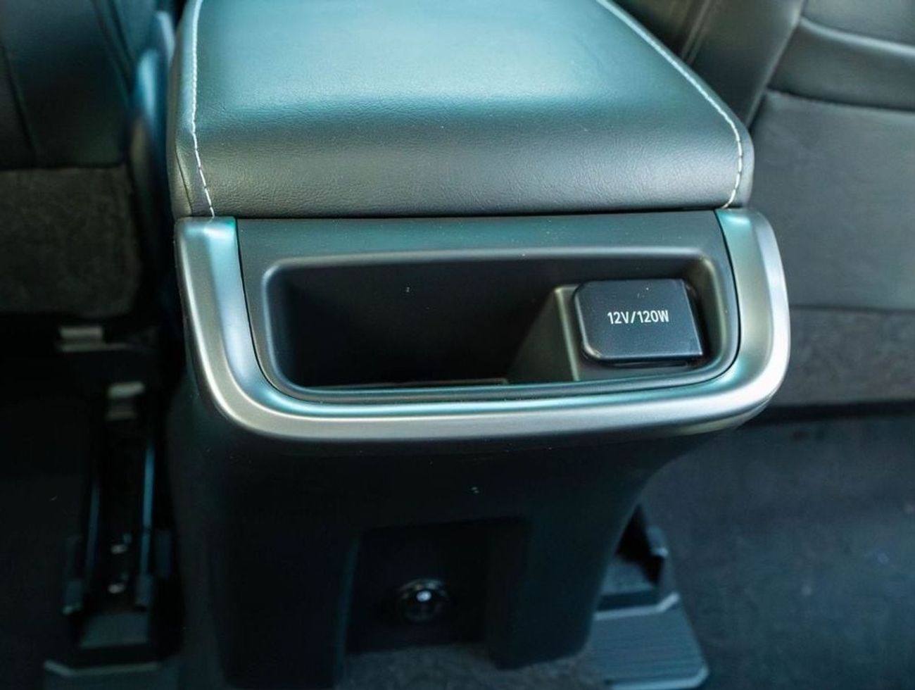 Toyota Fortuner 2024 TOYOTA FORTUNER 4.0 HI - PLATINUM WHITE PEARL inside BLACK | Export Only