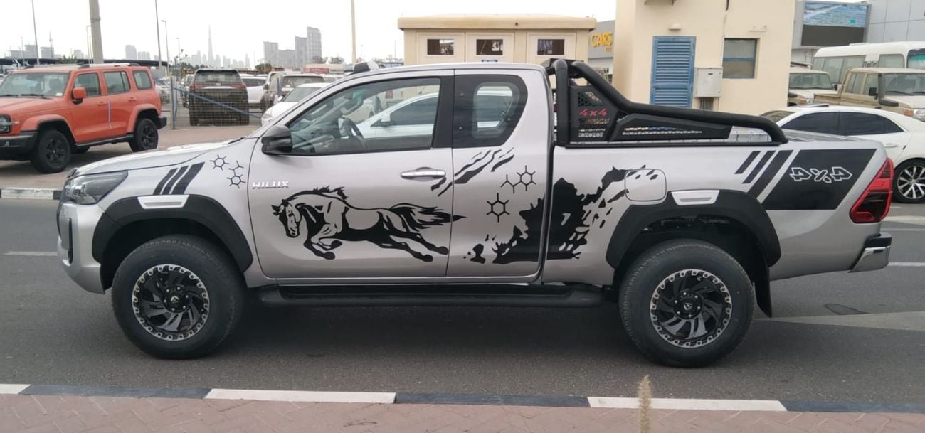 Toyota Hilux Smart cab SR5 2.8CC diesel manual