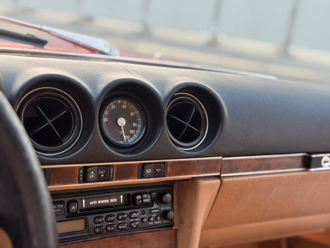 Mercedes-Benz 560 SL