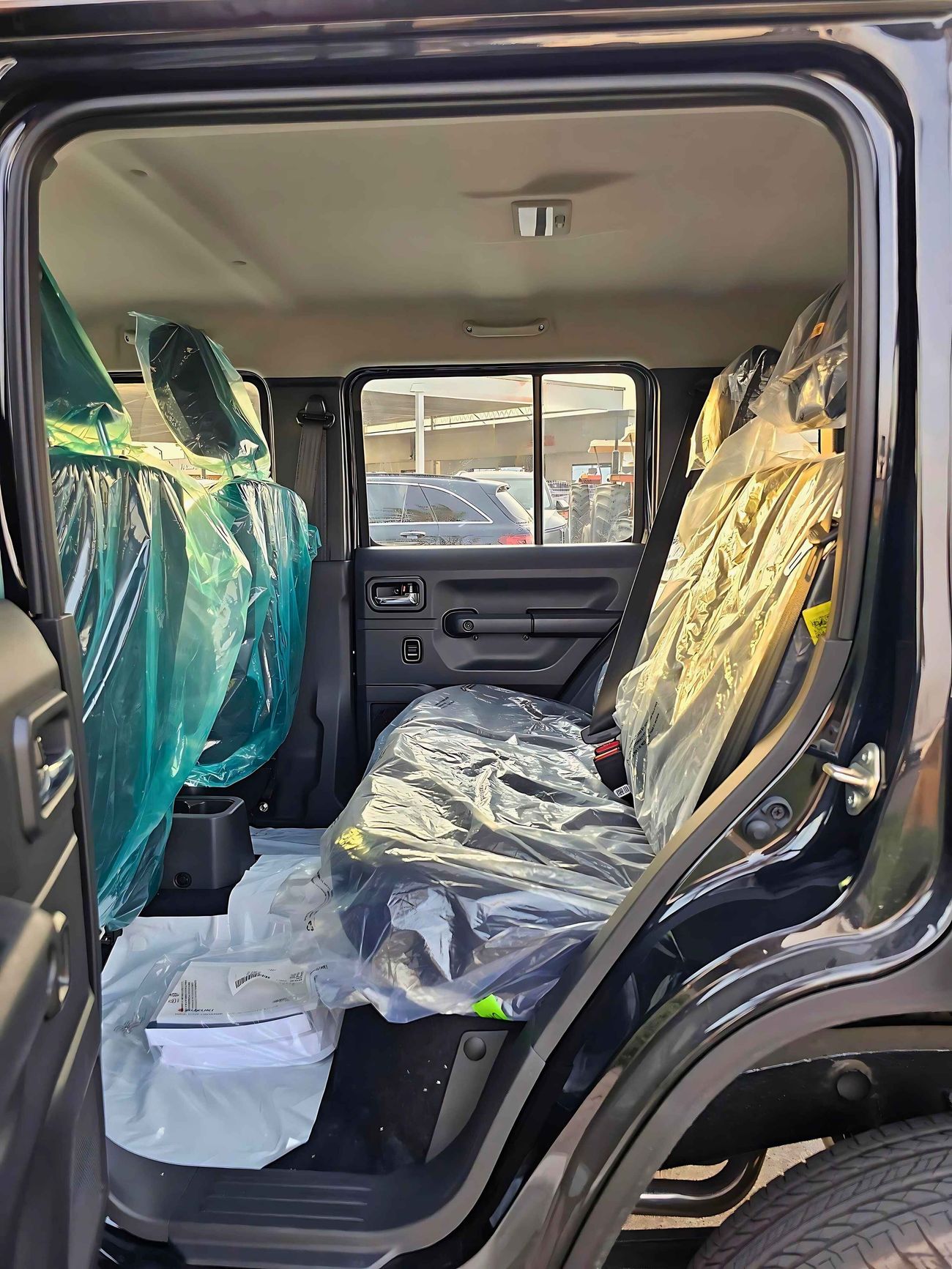 سوزوكي جيمني GLX / ALL GRIP OF ROAD / 1.5L V4 / A/T /  9" DISPLAY / 4X4 (CODE # 68007)