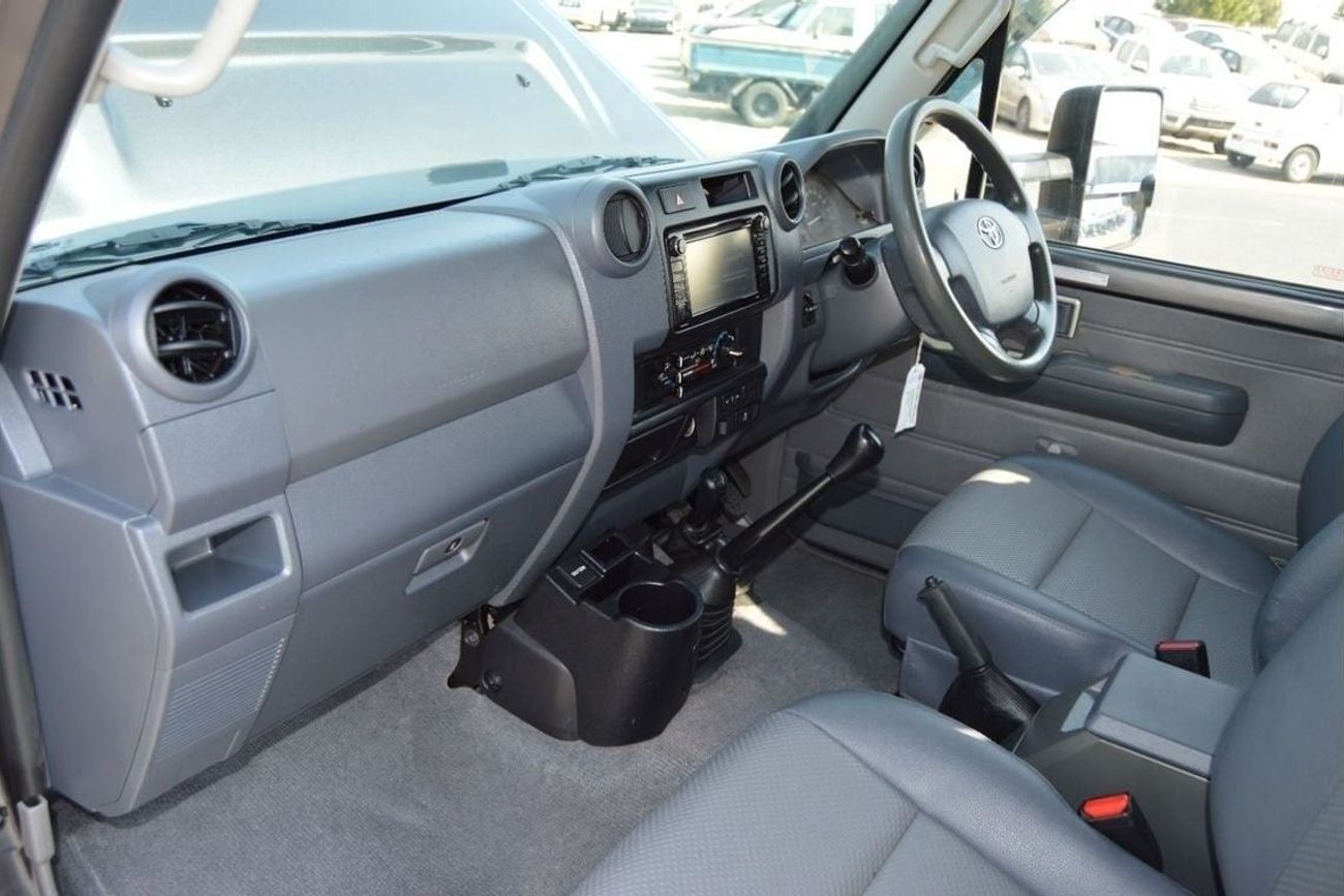 تويوتا لاند كروزر بيك آب Single cabin