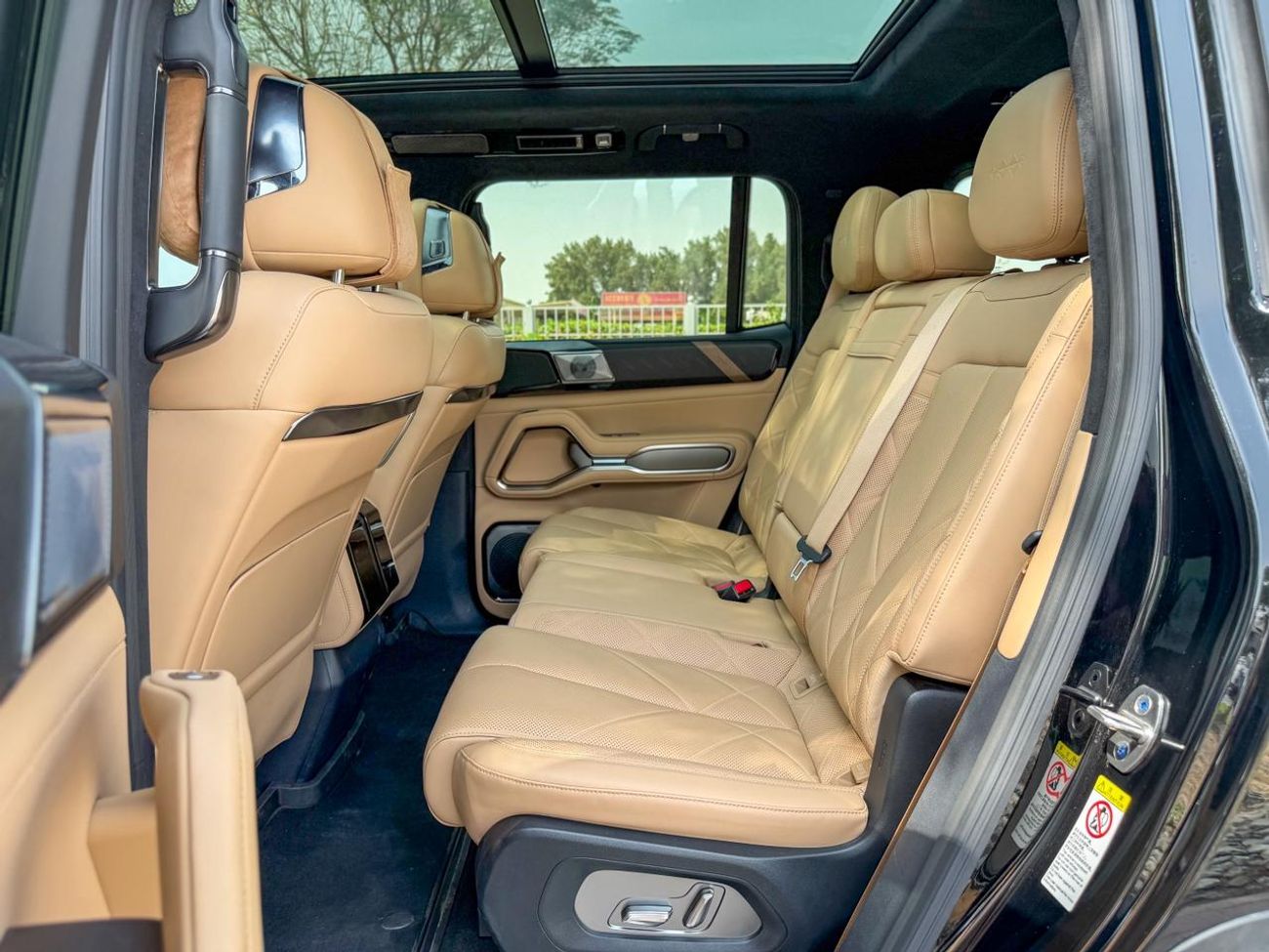 BYD Leopard 8 Smart and Brave Flagship Edition (7 Seats) 2024 BYD Leopard 8 flagship | 2.0L Hybrid (Plug-In) | 939