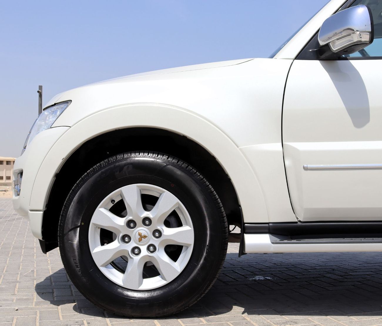 ميتسوبيشي باجيرو ميتسوبيشي باجيرو 2022 خليجى  بحالة ممتازة، مسافة 63,000 كم، بمحرك 3000 سى سى  6 سلندربسعر 67,000 دره