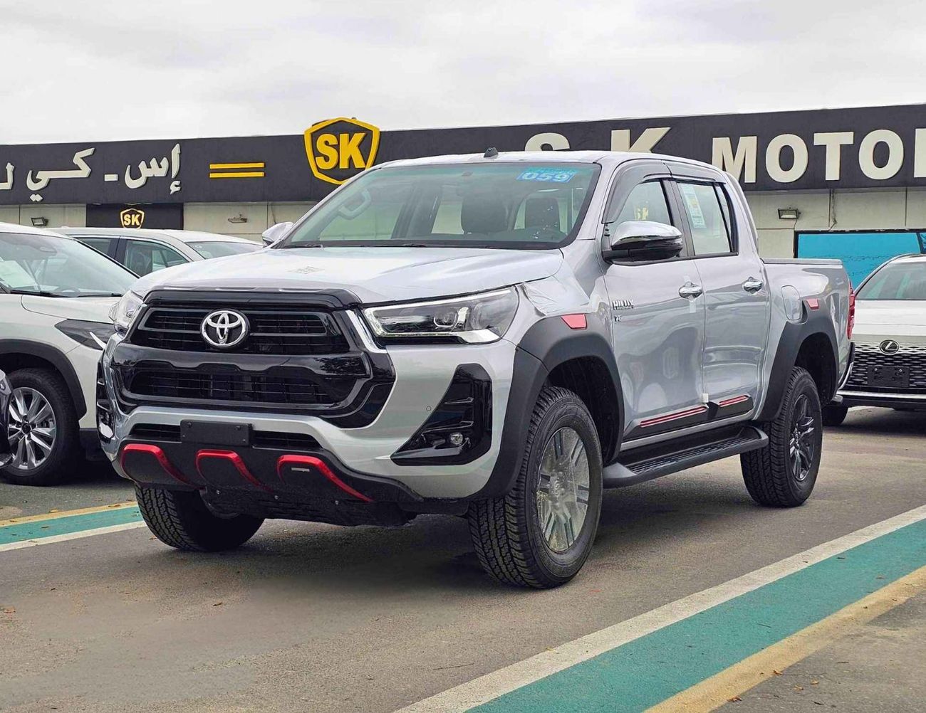 تويوتا هيلوكس SR5 TRD WOOD INTERIOR W VISOR / 4.0L PETROL V6 4WD / BLIND SPOT / DIFFLOCK / DVD+CAMERA (CODE # H6A)