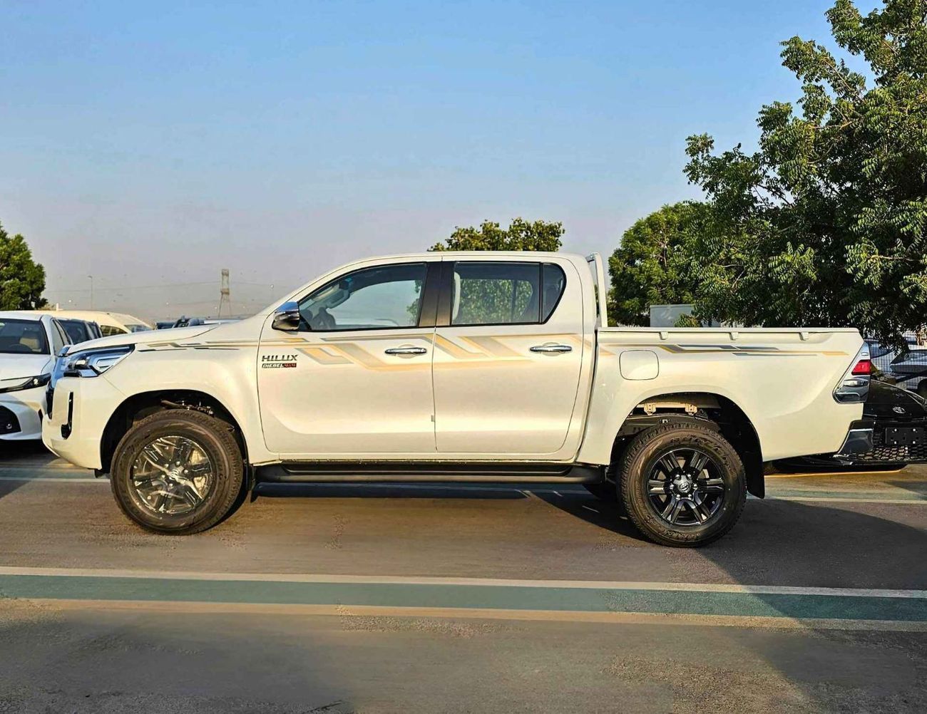 تويوتا هيلوكس SR5 WIDE BODY WITH HUK /FULL OPTION REAR CAMERA/2.4L DIESEL 4WD (CODE#HLD5J)