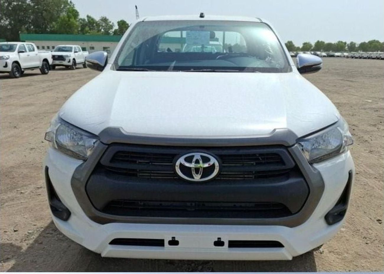 تويوتا هيلوكس 2.4L DIESEL M/T WIDE BODY DOUBLE CABIN PICKUP