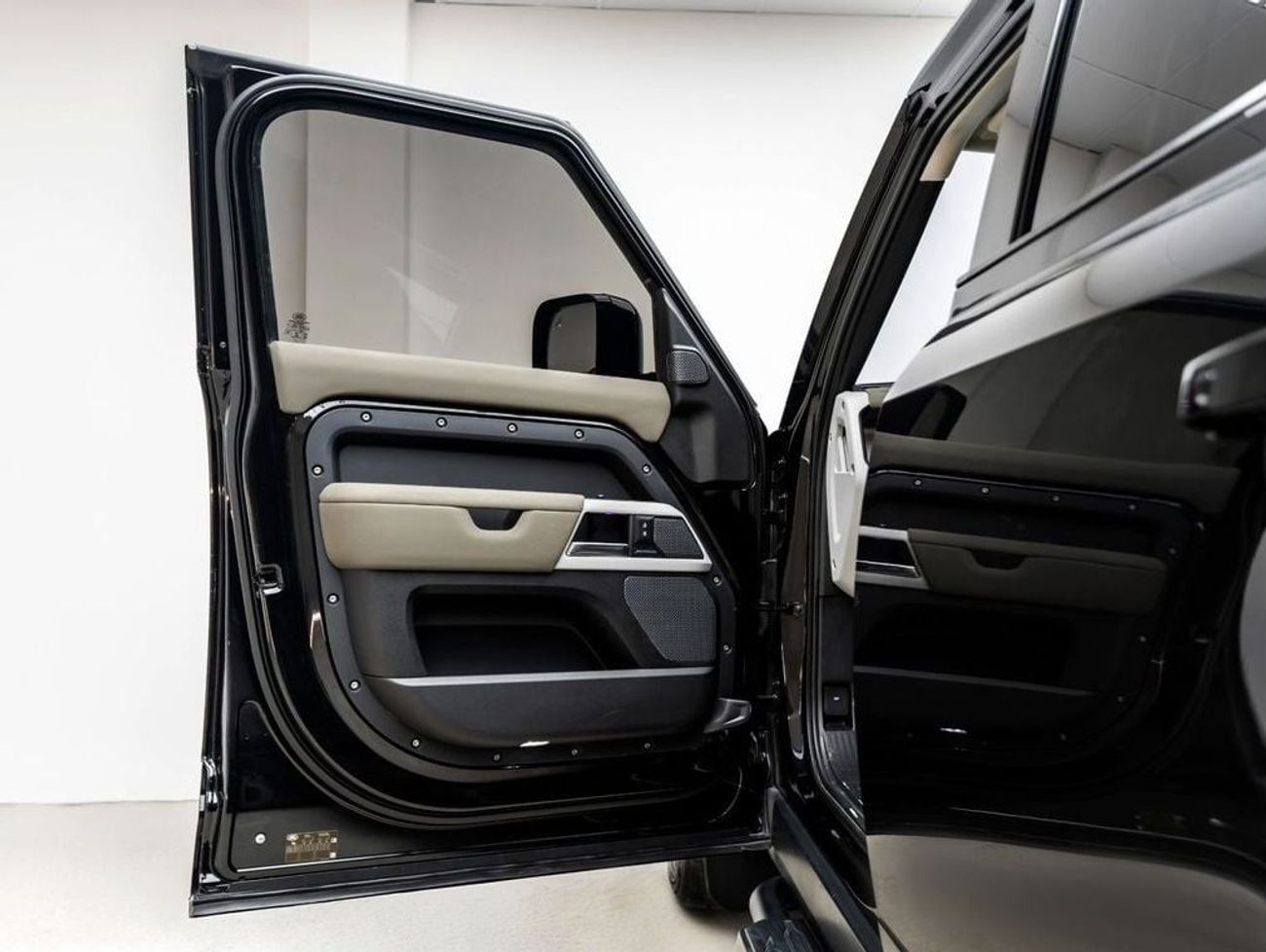 Land Rover Defender P400 110 SE 2020 Urban Defender 110 SE, 2025 land Rover Warranty, Full Service History, Low KMs, GCC