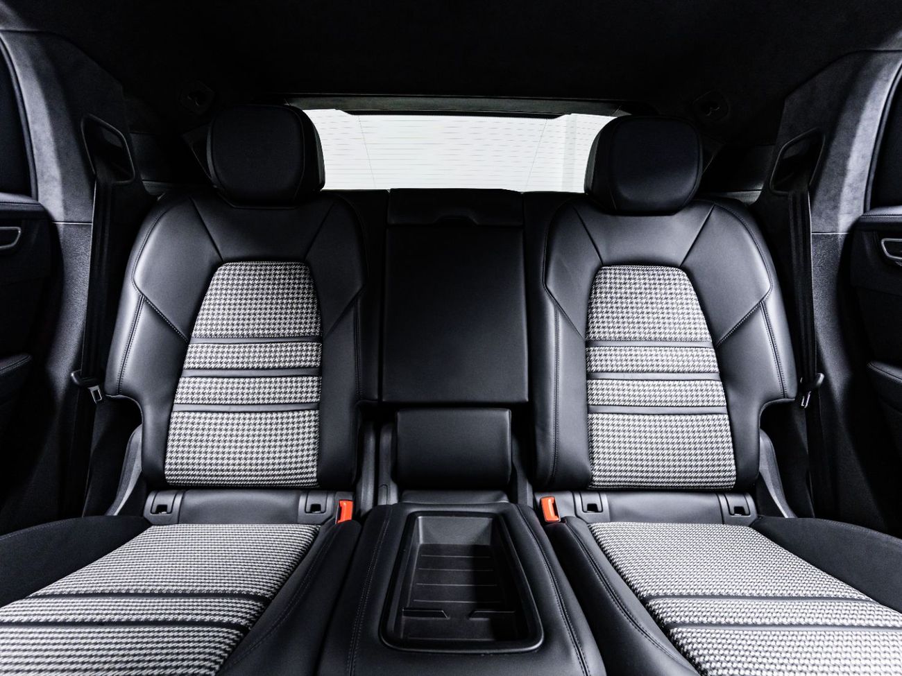 Porsche Cayenne 2023 Porsche Cayenne GTS Coupe, Lightweight Package, 2027 Porsche Warranty, Full Service History,GCC