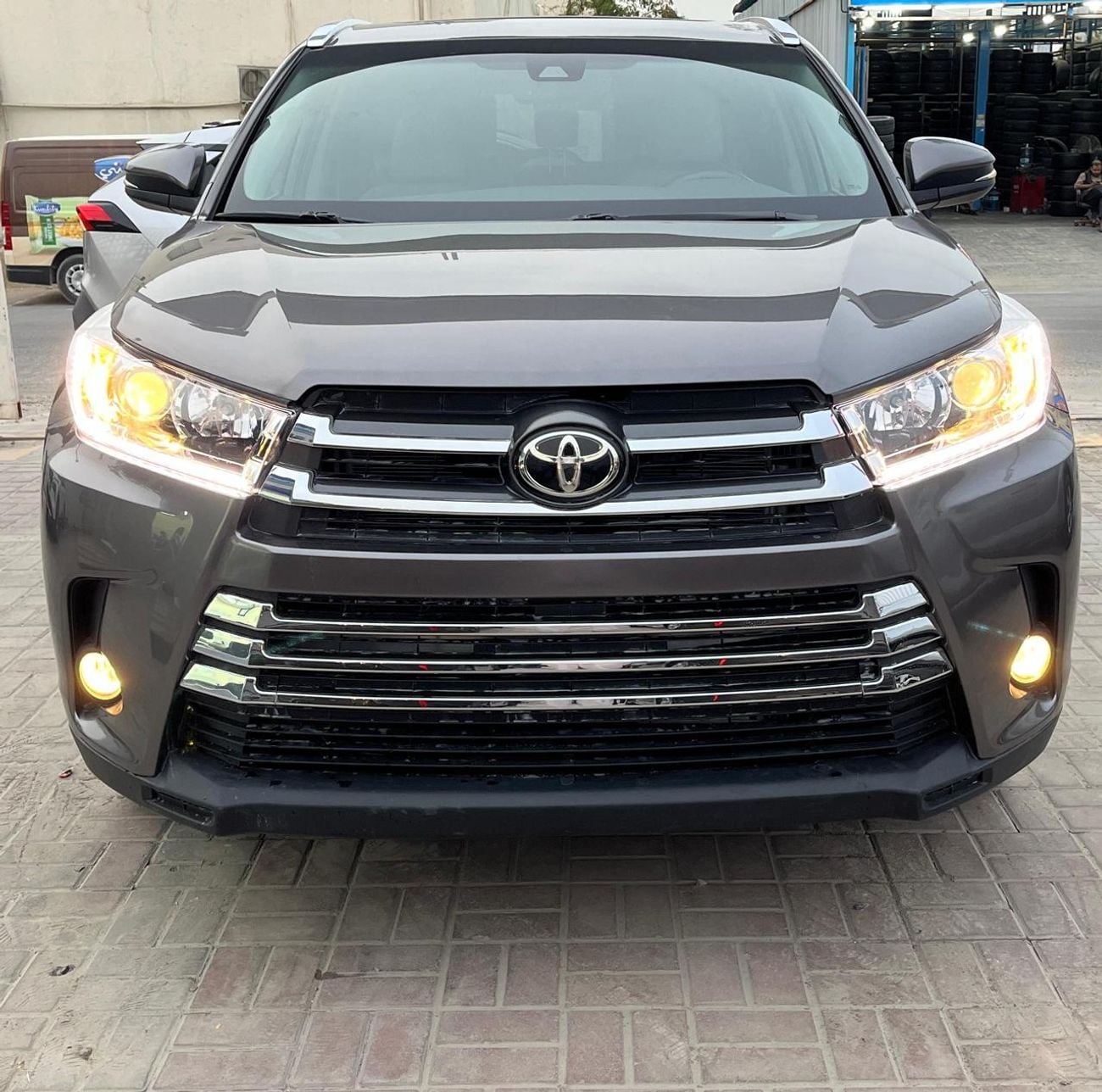Toyota Highlander 2019 Toyota Highlander XLE 4x4 AWD Full option Sunroof Push Start 7 Leather Seats