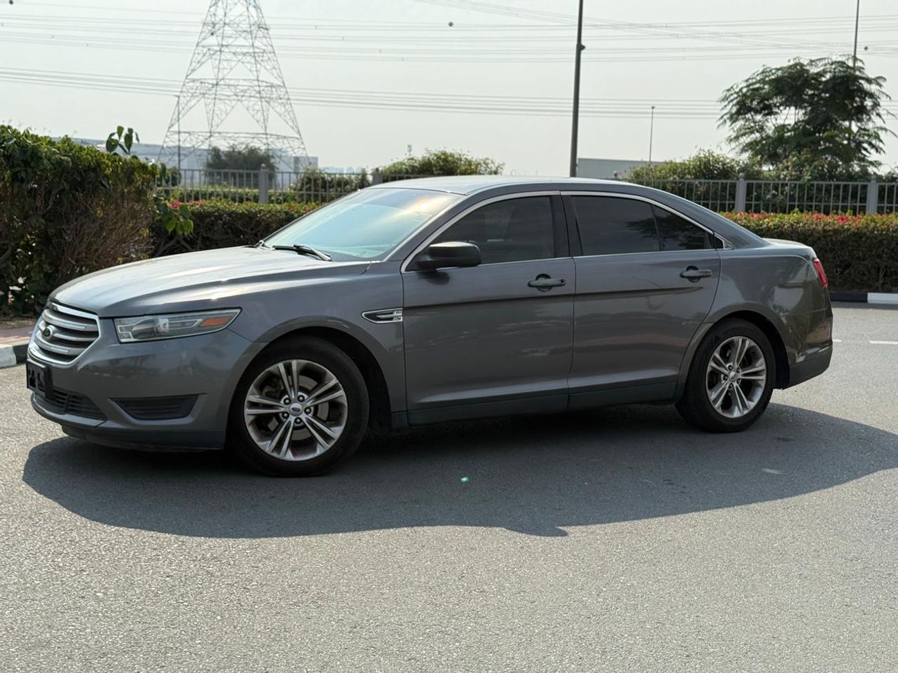 Ford Taurus 2013 FORD TAURUS GCC WELL MAINTAINED ONE OWNER