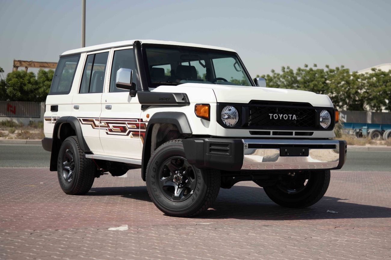 تويوتا لاند كروزر LC76 Hardtop LX 4.0L - Manual - White Inside Bluish Grey | Export Only