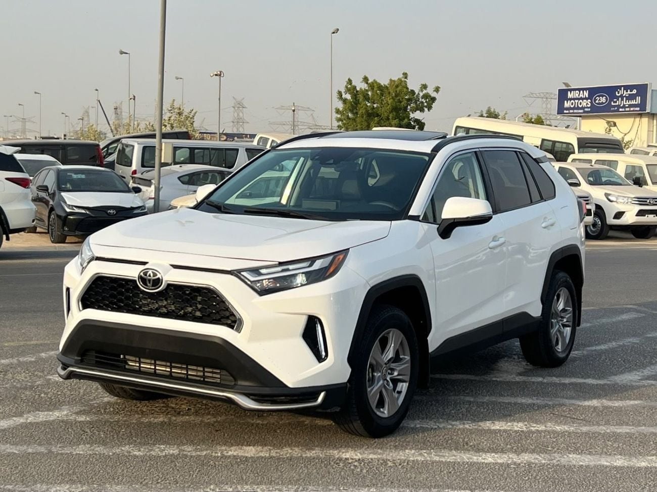 تويوتا راف ٤ XLE 2025 Toyota Rav4 XLE Full Option 2.5L V4 - Rear Camera  Leather Seat - AWD 4x4 - Sunroof - Low Milea