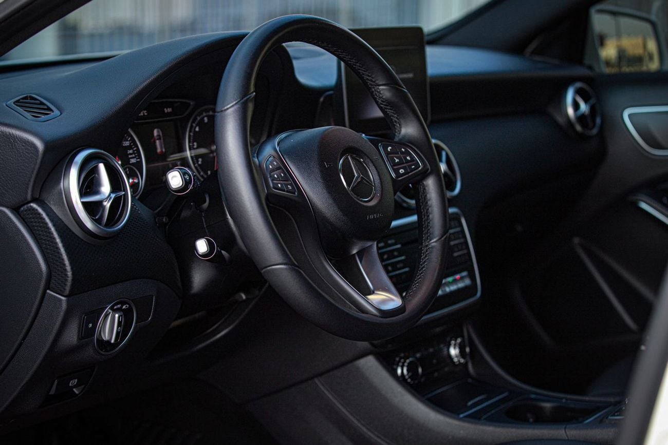 Mercedes-Benz A 220 AMG PACKAGE