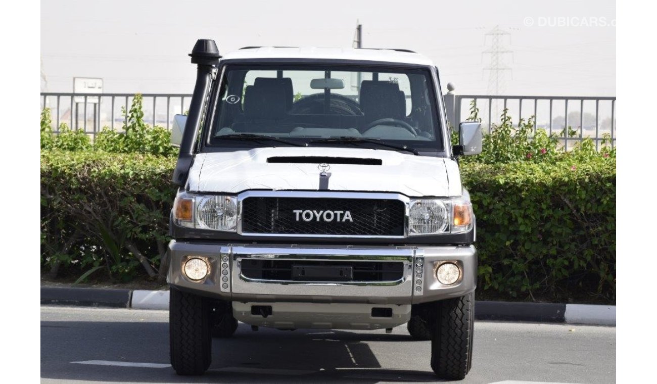 Toyota Land Cruiser Pick Up DOUBLE CAB V8 4.5L TURBO DIESEL 6 SEAT 4WD MANUAL TRANSMISSION