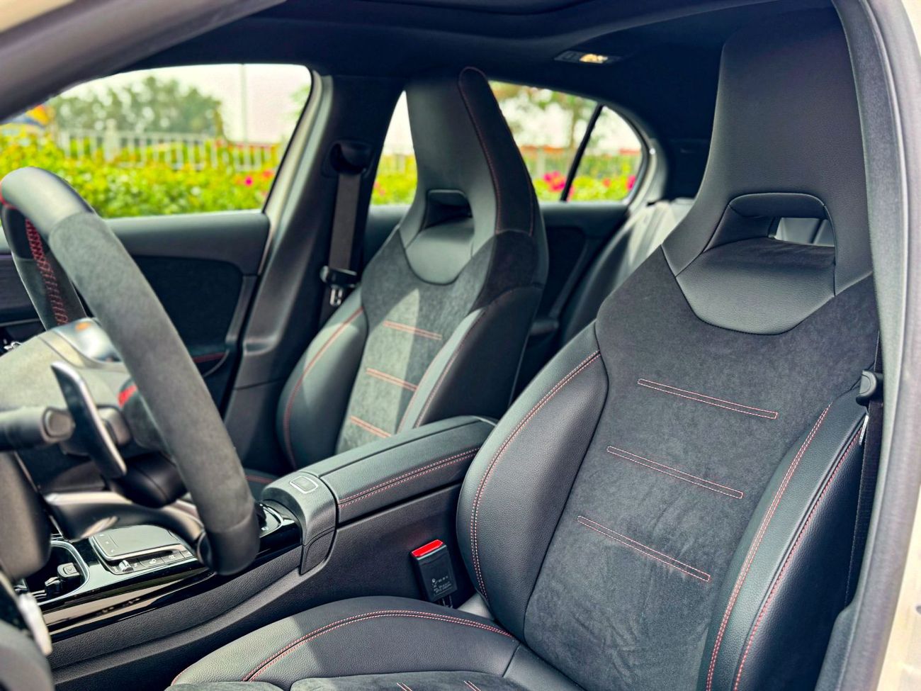 Mercedes-Benz A 35 AMG 4MATIC Hatchback 2022 Brand New Mercedes-benz A35 AMG 4MATIC / 2.0T / 306 Hp / European Specs