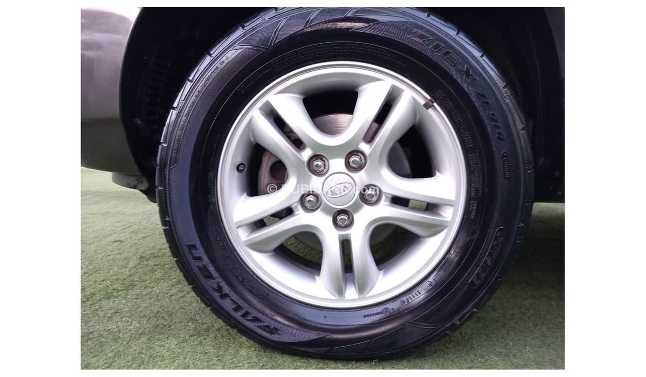 Kia Sportage 2008 model, Gulf agency, gray color, beige interior, in excellent condition, alloy wheels, rear sens