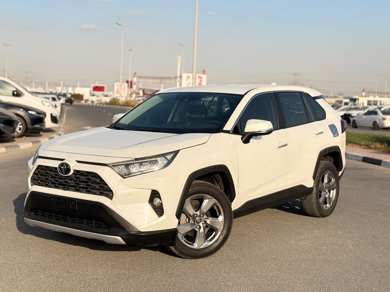 تويوتا راف ٤ Full Option 2.0L Japan push start, leather seats