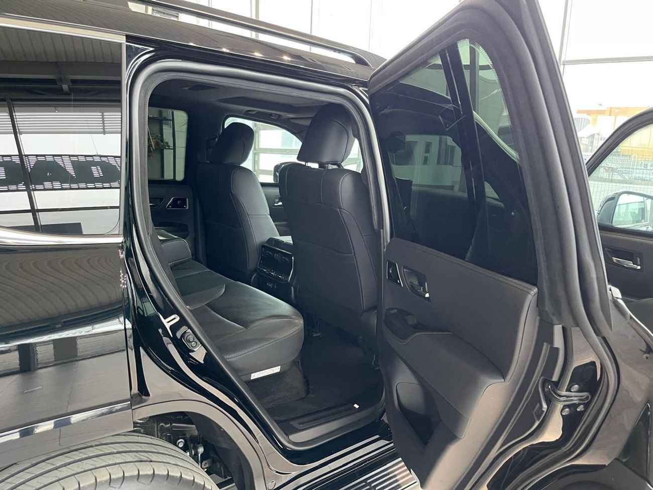 Toyota Land Cruiser Toyota Land Cruiser 300(B7+)- Armored vehicle