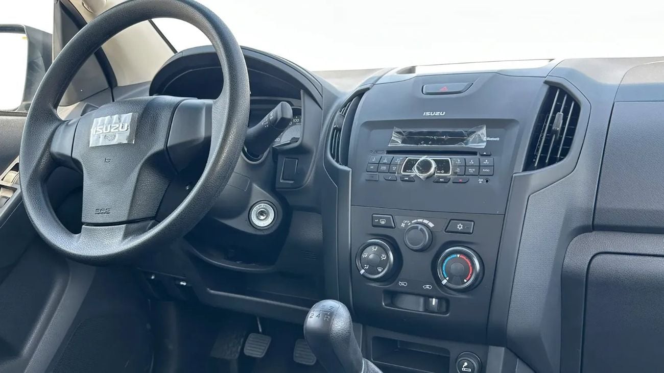 إيسوزو D ماكس ISUZU/D-MAX/2.5L DSL DC 4X4, PWR, Alloy Wheel, ABS, Remote ,MT