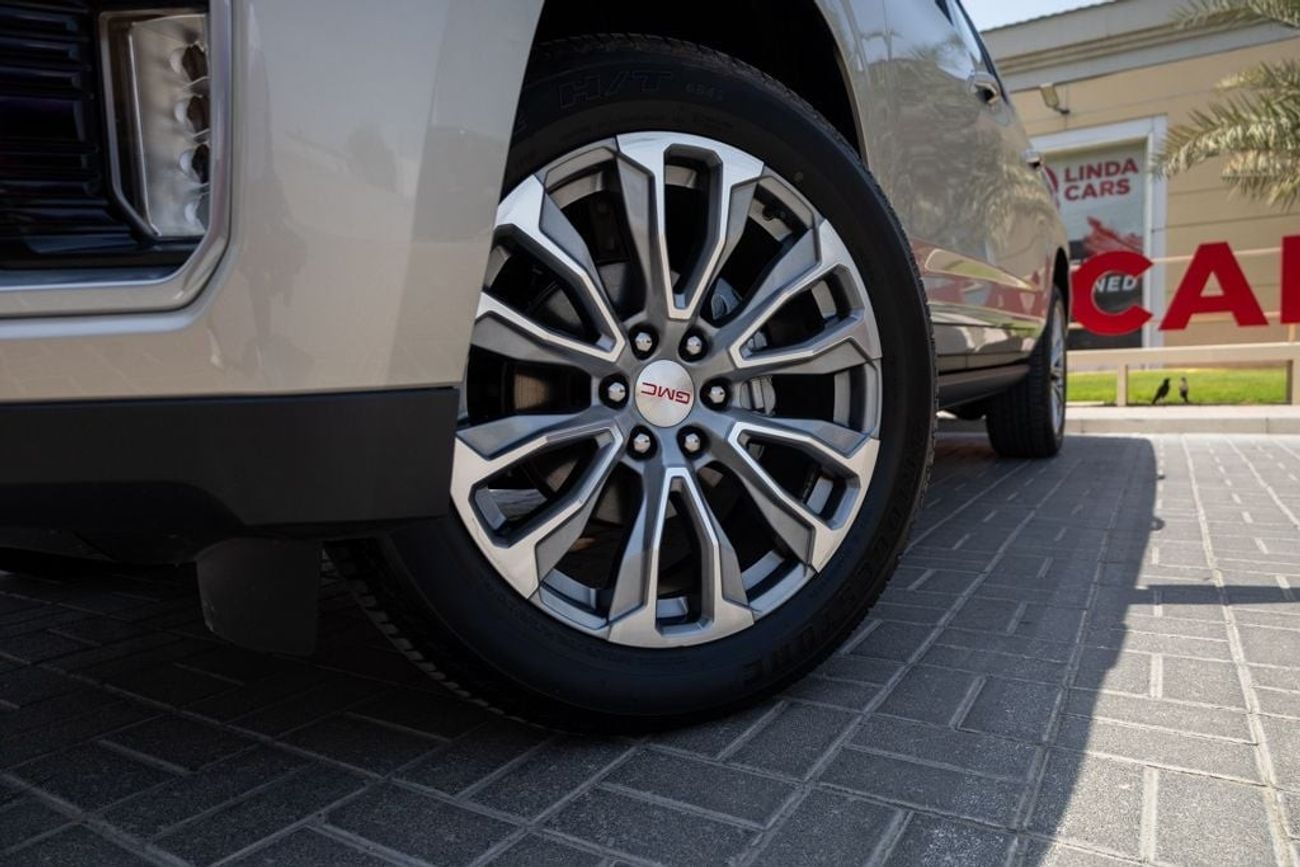 GMC Yukon XL Denali 6.2L (7 Seater)