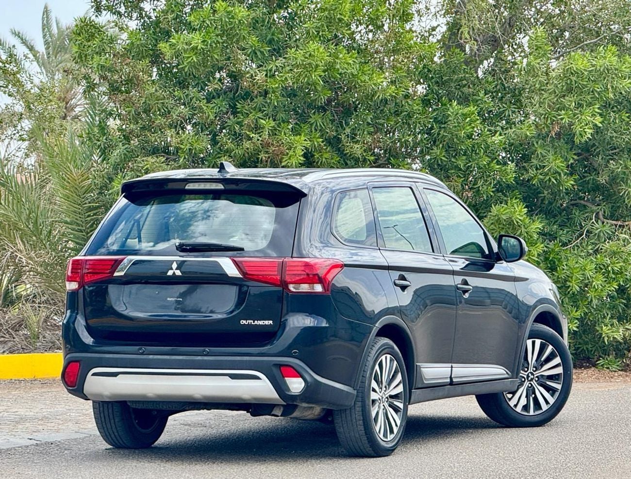 Mitsubishi Outlander GLX High 2.4L 850-Monthly l GCC l 4WD , Cruise, Camera l Accident Free
