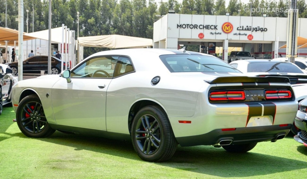 دودج تشالينجر Challenger SXT V6 2019/ SRT Kit/ Original Leather Interior/ Big Screen/ Low Miles/ Good Condition