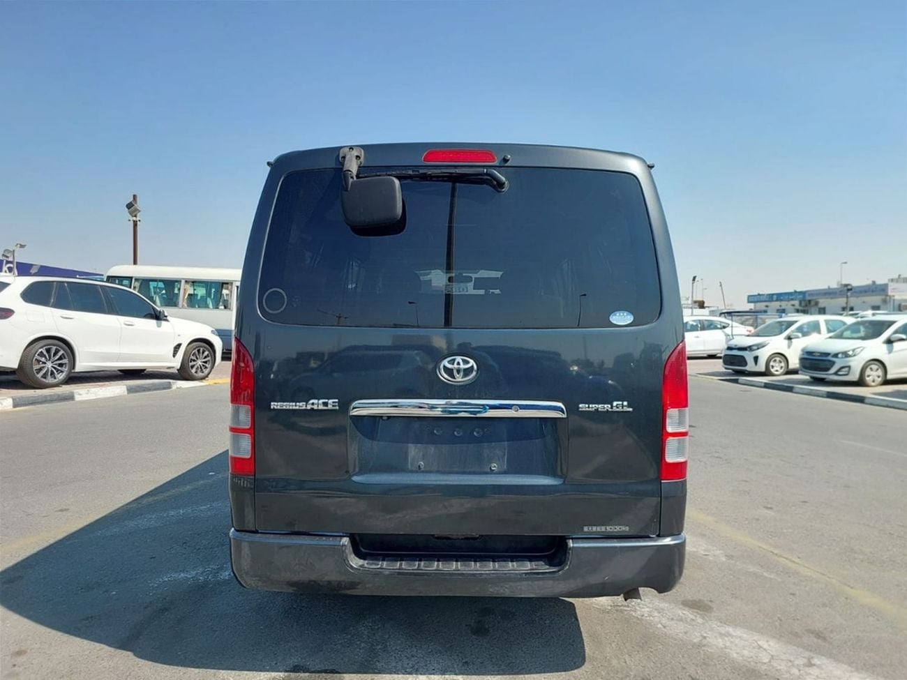 تويوتا هاياس (RAMADAN OFFER) TOYOTA HIACE VAN RHD 2005 MODEL 2.0 L PETROL AUTOMATIC(PM26783)