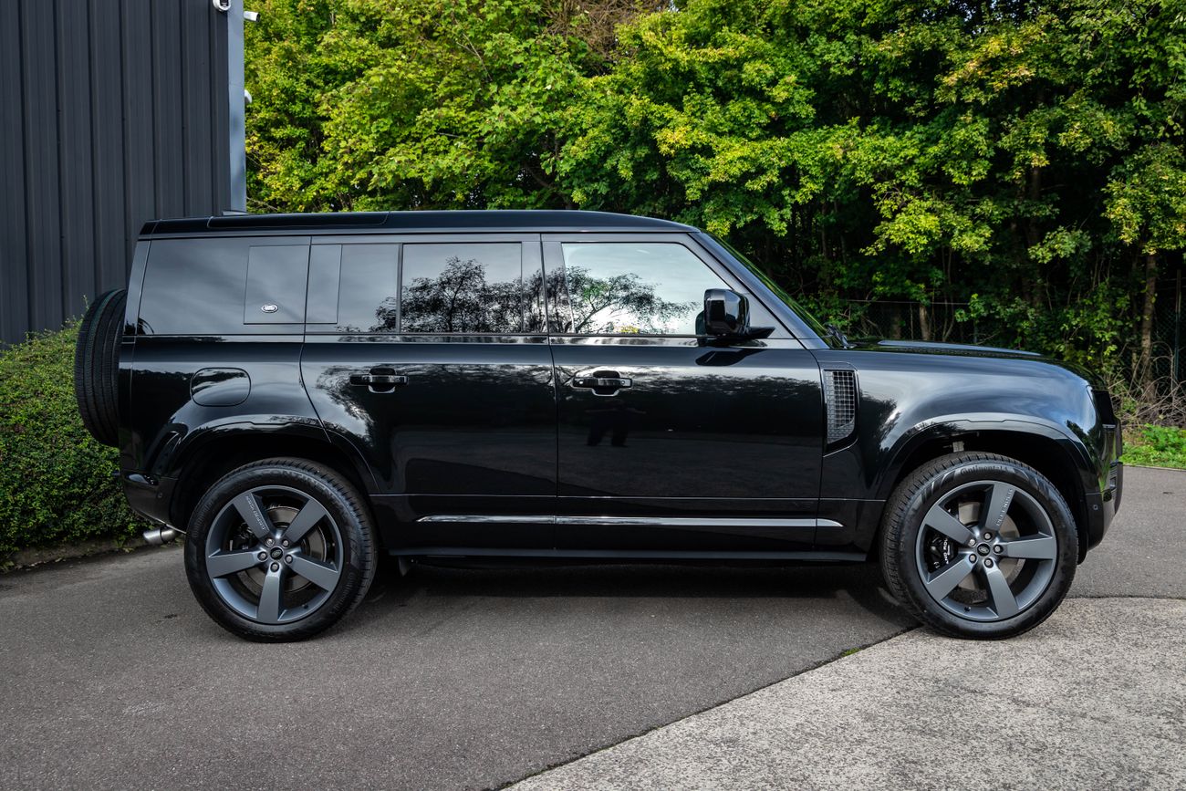 Land Rover Defender 110 DEFENDER V8 RHD