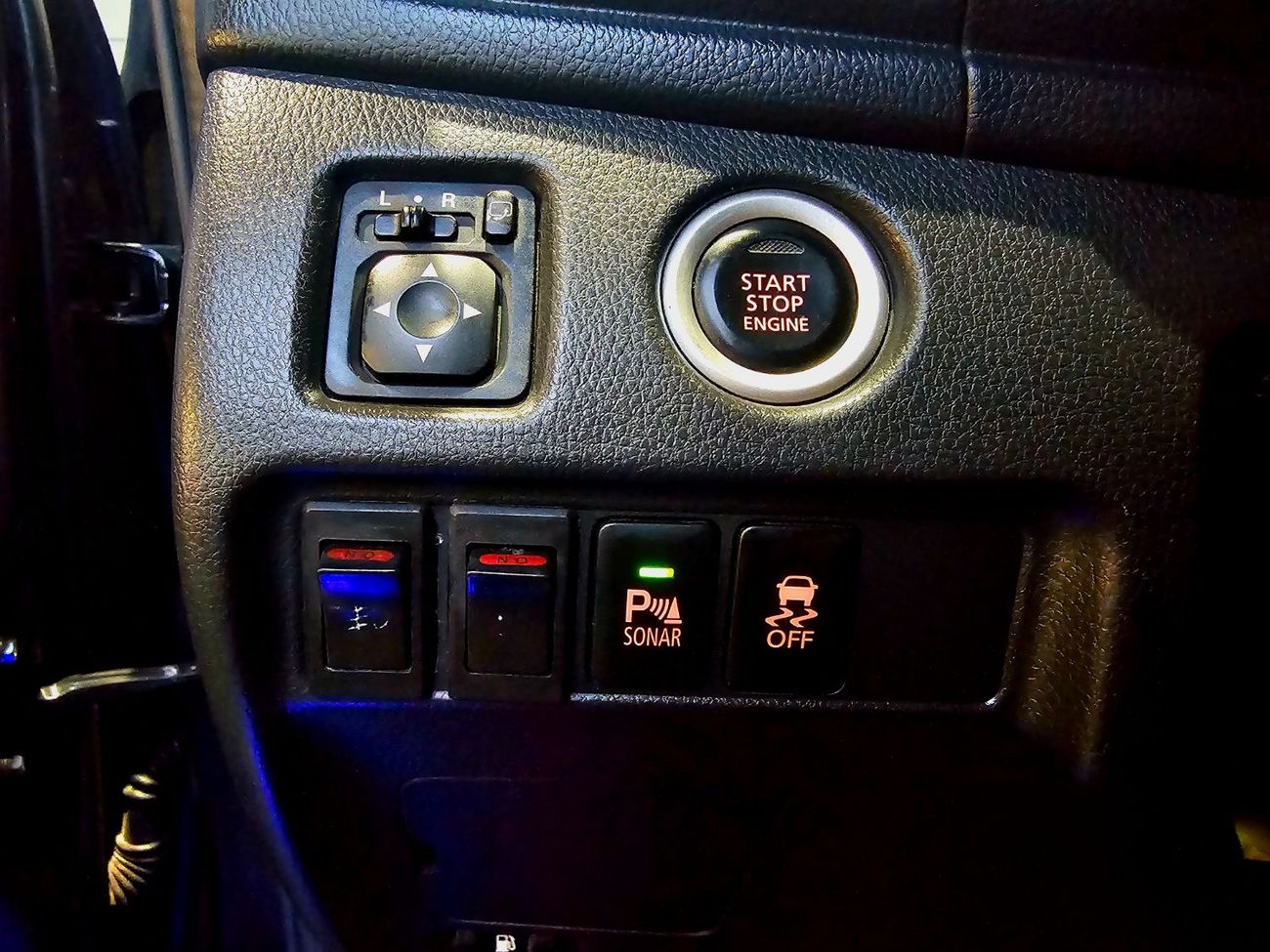 ميتسوبيشي مونتيرو سبورت SIGNATURE EDITION/ STAR LIGHTING/ RED INTERIOR/ LOW MILEAGE