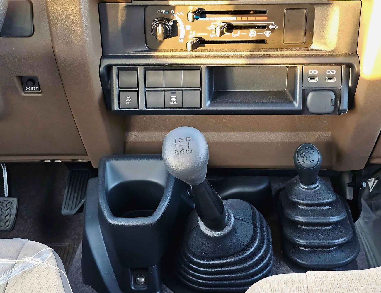 تويوتا لاند كروزر 70 LX LC76 | 4.0L V6 PETROL | M/T | DVD CAMERA | 5 DOOR BASIC | 4WD (CODE # 69034)