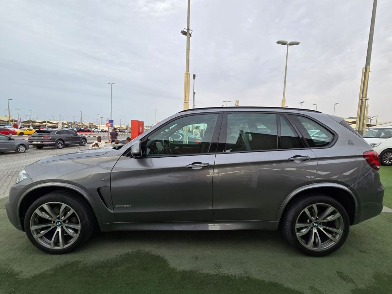 BMW X5 50i Luxury 4.4L (7 Seater) BMW X5 50i 2017 GCC V8 engine 4.4L clean car no any work required availab