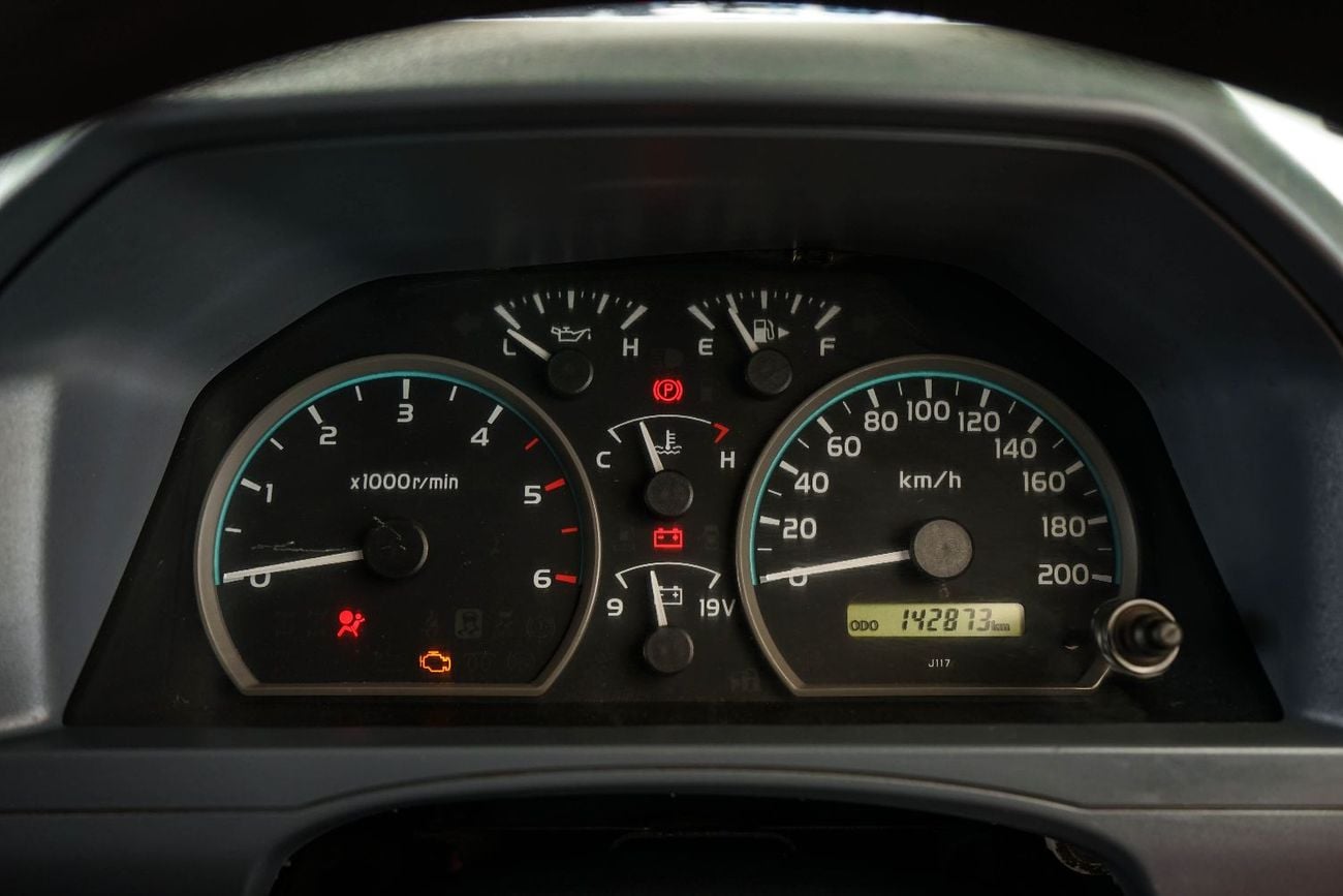 تويوتا لاند كروزر بيك آب The Toyota Land Cruiser Pickup (specifically the 70 Series/LC79) is a legendary, heavy-duty 4x4, ren