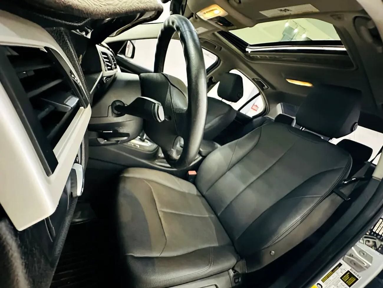 BMW 320i STD JOY EDITION