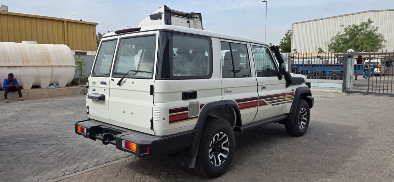 تويوتا لاند كروزر 70 2.8 DIESEL FULL OPTION