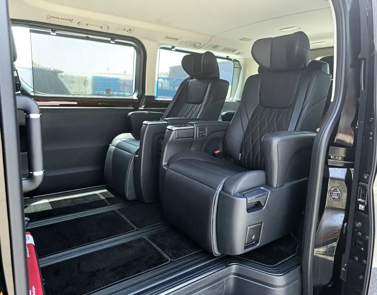 تويوتا جرافينا Premium GCC Specs | Brand Luxury 6-Seater
