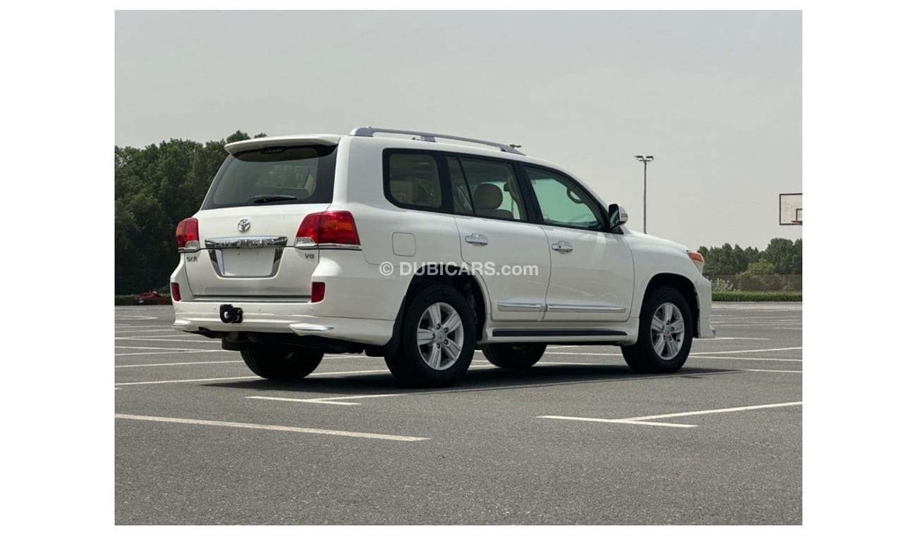 Toyota Land Cruiser MODEL 2014 GCC CAR PERFECT CONDITION INSIDE AND OUTSIDE