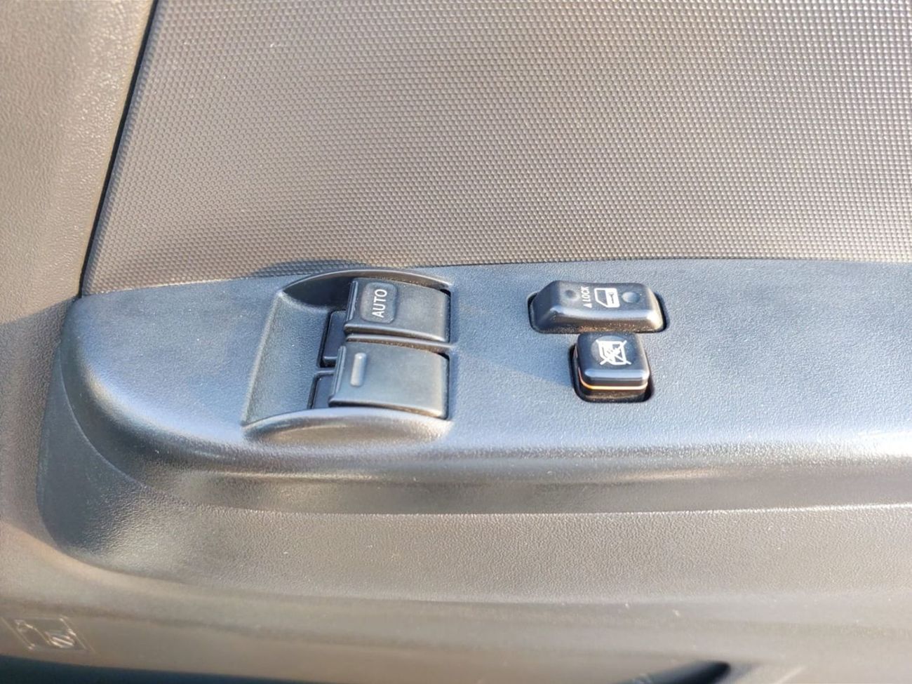 Toyota Hiace TOYOTA HIACE COMMUTER VAN RHD 2016 MODEL 3.0 L DIESEL MANUAL(PM18802)