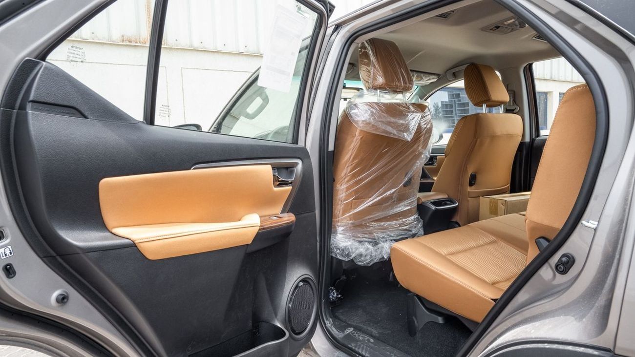 تويوتا فورتونر Toyota Fortuner 2.7 AT High -2025YM