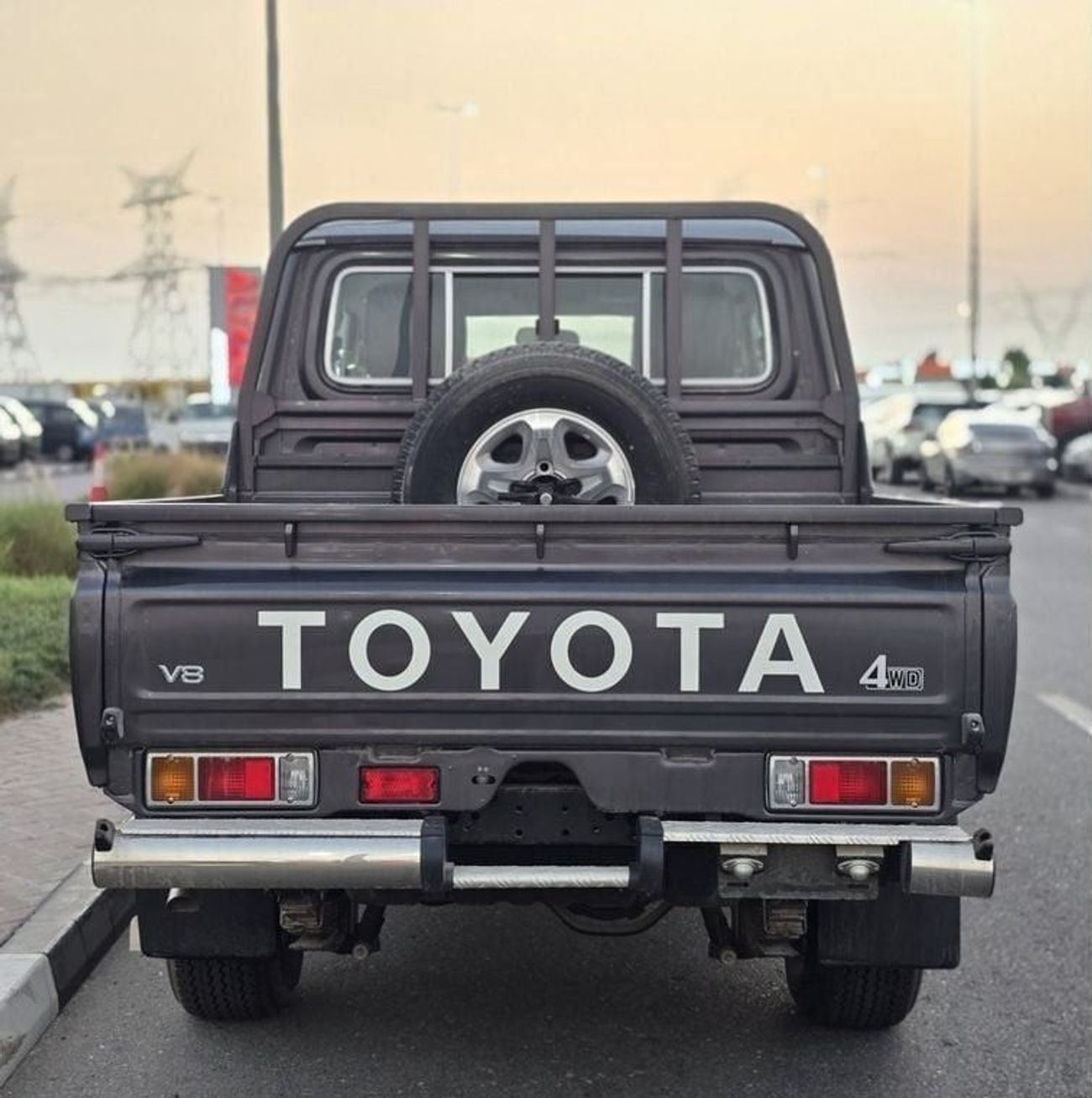 تويوتا لاند كروزر بيك آب 2023 LC79 4.5L V8 Diesel MT Full option