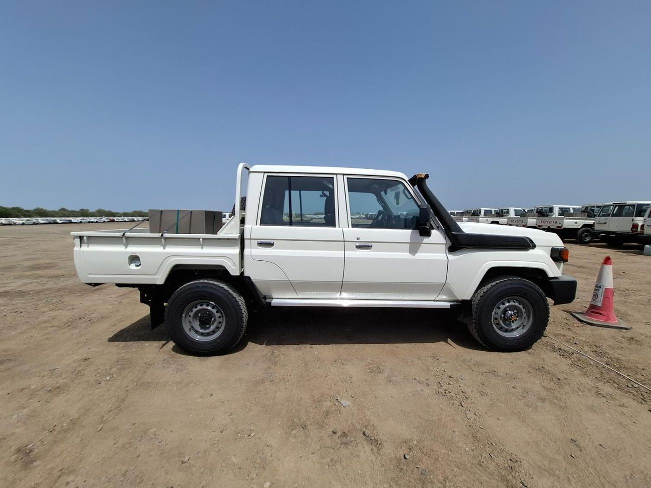 تويوتا لاند كروزر بيك آب Land Cruiser 79 Pickup 2.8L 2025 AT DC White Diesel (Export Only)
