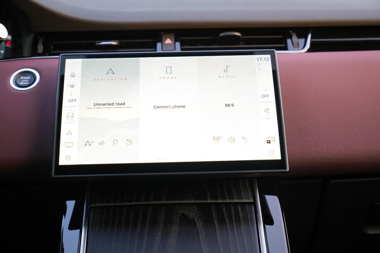 لاند روفر رانج روفر إيفوك SE P250 DYNAMIC 2025!! FIVE YEARS WARRANTY!! THREE YEARS SERVICE CONTRACT