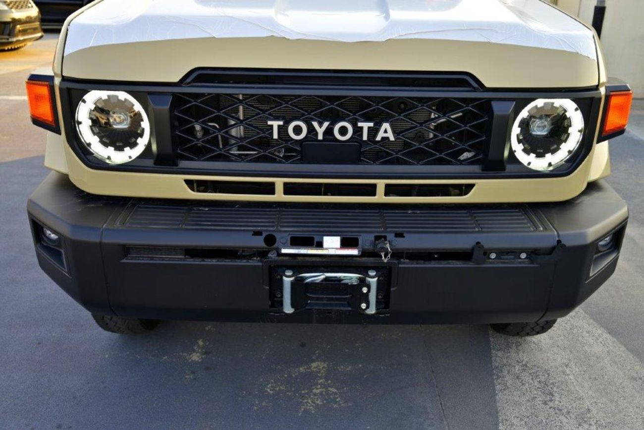 تويوتا لاند كروزر بيك آب SINGLE CAB DLX 2.8L DIESEL AT-EURO 5