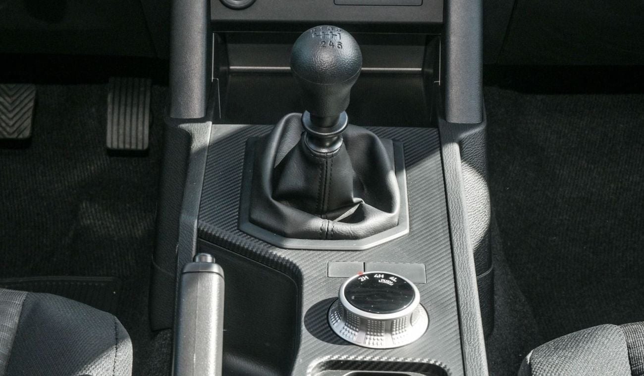 Mitsubishi L200 Brand New Mitsubishi L200 2025 Export 2.5L 4WD Diesel GLX | M/T White/Black|L200-GLX-D-4WD-25|