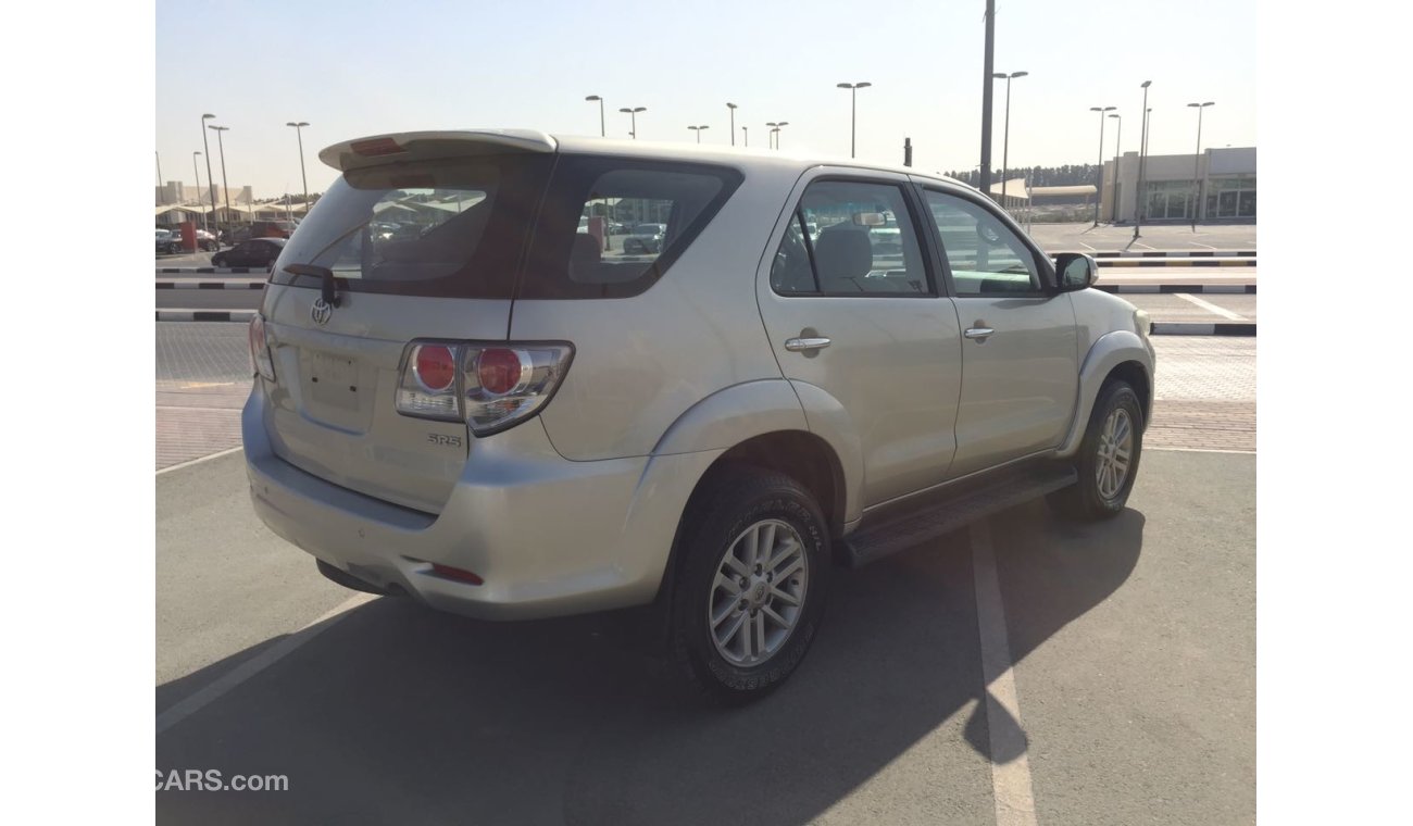 تويوتا فورتونر 2.7L SR5 MID OPTION SUV GCC SPECS