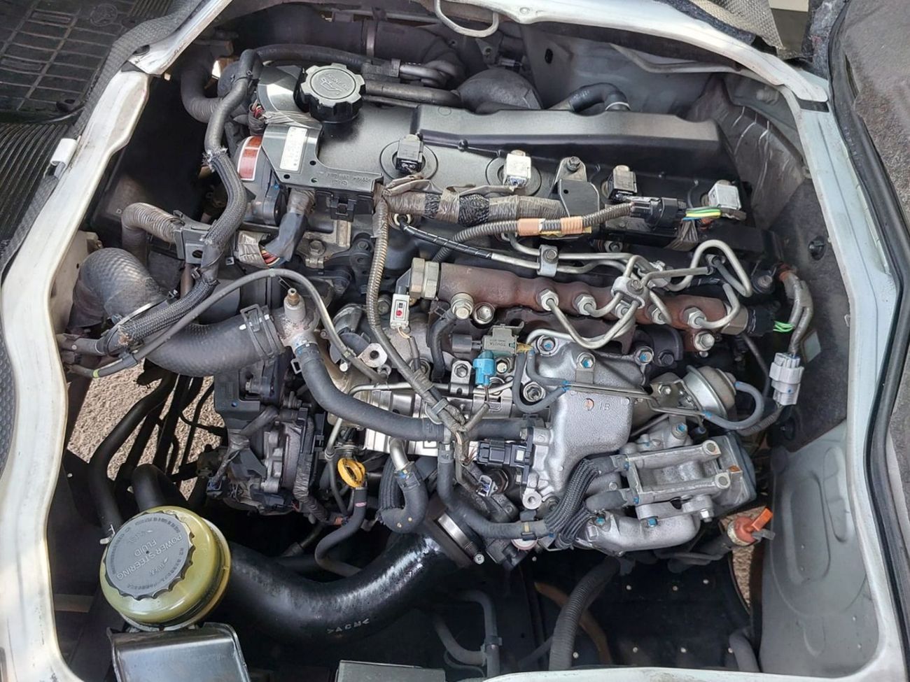 تويوتا هاياس TOYOTA HIACE COMMUTER VAN RHD 2011 MODEL 3.0 L DIESEL AUTOMATIC(PM07604)