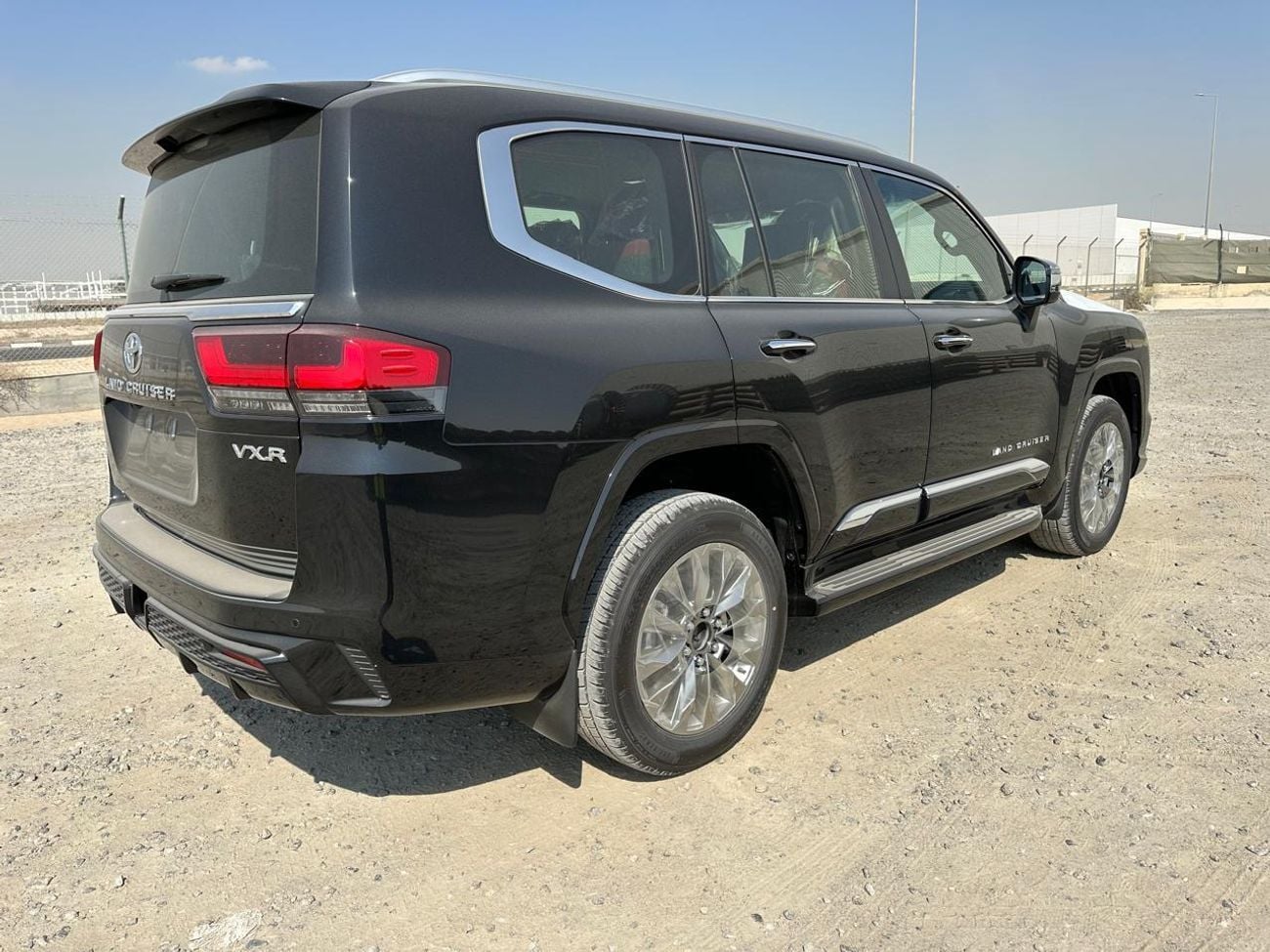 Toyota Land Cruiser VXR 3.3 VXR - DIESEL - LEATHER SEAT - RADAR - MONITOR - FULL OPTION - MODEL 2026