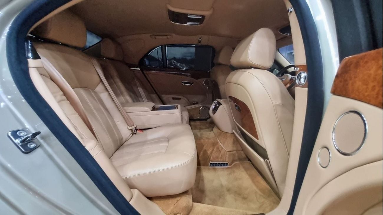Bentley Mulsanne BENTLEY MULSANNE V8 6.8L 2011 IN BEAUTIFUL CONDITION FOR 200K AED